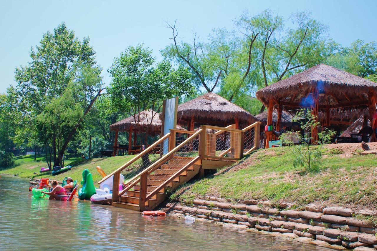 Son'S Guadalupe Glamping Tents - Adorable Riverside Glamping Tents Perfect A Family Getaway! New Braunfels Ngoại thất bức ảnh