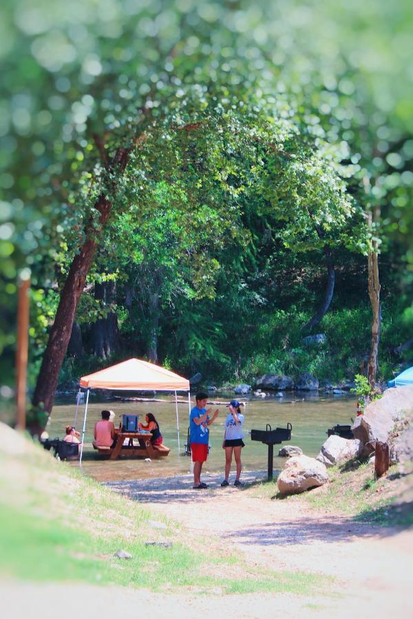 Son'S Guadalupe Glamping Tents - Adorable Riverside Glamping Tents Perfect A Family Getaway! New Braunfels Ngoại thất bức ảnh